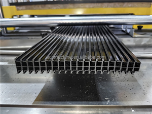 Machine d'extrusion de profilés d'isolation thermique en polyamide PA66 GF25 - Product Image 5