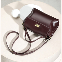 Sac à bandoulière en cuir véritable de style classique vintage pour femme, sac messager pour les trajets quotidiens, les loisirs et les week-ends