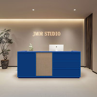 Comptoir de réception et îlot commercial minimaliste moderne en MDF, couleur crème, pour magasin de vêtements, bar ou caisse.