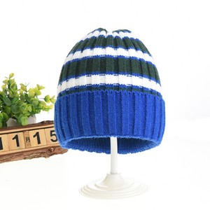 Automne et hiver 2-5 ans enfants coloré rayé chaud oreille Protection tricoté chapeau enfants à capuche - Product Image 1