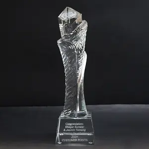 中国供应商独特设计水晶支柱火炬奖杯，带有定制雕刻的员工荣誉奖励纪念品
