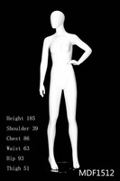 Mannequin Femme Blanc en Fibre de Verre 185cm avec Tête Abstraite et Main Placée sur la Hanche, Bras Courbé pour Présentoirs de Magasin de Vêtements - Vente en Gros