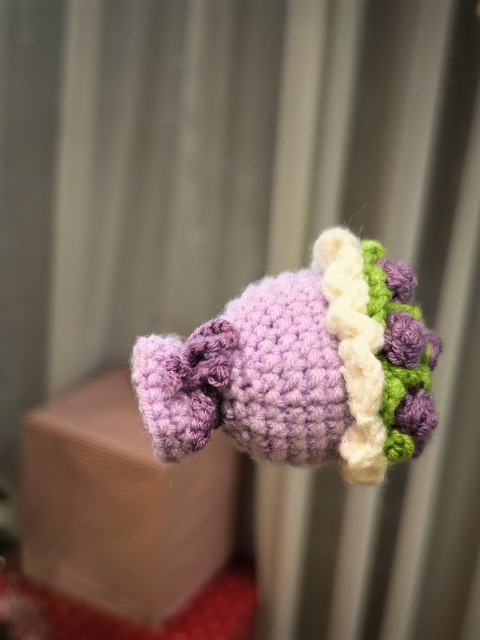 Handmade Crochet Flower Bouquet Keychain Cute Knitted Floral Charm with Metal Ring for Backpack Purse Decoration