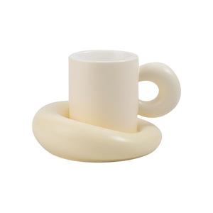 Nouveau Design <span class=keywords><strong>tasse</strong></span> à café en céramique <span class=keywords><strong>petit</strong></span> <span class=keywords><strong>déjeuner</strong></span> <span class=keywords><strong>avec</strong></span> <span class=keywords><strong>soucoupe</strong></span> tasses à thé au lait en porcelaine nordique créative en vrac - Product Image 1