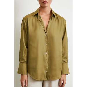 เสื้อเชิ้ตผ้าซาตินสีเขียวสไตล์มินิมอลสำหรับผู้หญิง แบบติดกระดุม ใส่ได้ทุกวัน - Product Image 2