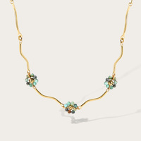 Collier ras du cou bohème en acier inoxydable plaqué or 18 carats avec pierre naturelle et motif floral ondulé pour femme, vente en gros OEM