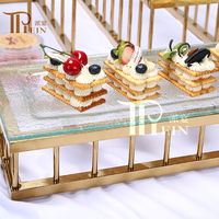 Présentoir à gâteaux et buffet moderne en acier inoxydable de luxe de Dubaï avec verre thermofusible, outils de présentation décoratifs pour la restauration