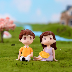 Figurine de couple amoureux (fille et garçon) pour gâteau de mariage, souvenir, porte-clés romantique en résine, artisanat en plastique, décorations de jardin féerique et de maison - Product Image 6
