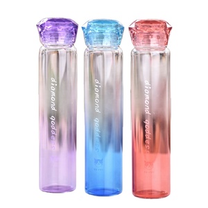 Nuovo <span class=keywords><strong>400</strong></span> <span class=keywords><strong>ml</strong></span> creativo gradiente di colore bottiglia di acqua di vetro con coperchio a forma di diamante caldo di vendita prezzo di fabbrica - Product Image 1