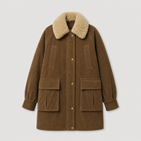 Veste longue en velours côtelé marron pour femme avec col en fourrure, style utilitaire, manches longues, poches plaquées, pour l'automne et l'hiver