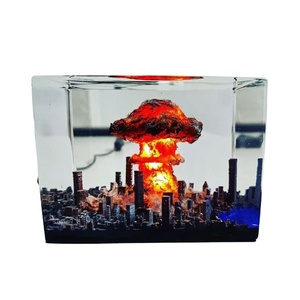 Escultura Artística de Resina Epoxi con Escena de Bomba Atómica Transparente - Product Image 1