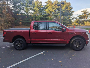 <span class=keywords><strong>Ford</strong></span> F-150 <span class=keywords><strong>Lightning</strong></span> Lariat 2024 Usado, Batería de Rango Extendido, Tracción en las Cuatro Ruedas, Rojo Metálico, Asientos de Cuero Izquierdos, Pantalla Táctil, Faros de Xenón - Product Image 2