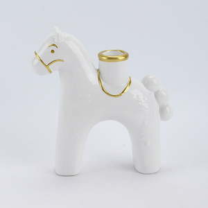 ที่ใส่เทียนรูปบ้านเซรามิกสีขาวสำหรับคริสต์มาส หมู่บ้านฤดูหนาวสไตล์นอร์ดิกพร้อม<span class=keywords><strong>ต้น</strong></span>ไม้ประดับดาวสี<span class=keywords><strong>ทอง</strong></span> ของตกแต่งเทียนสำหรับเทศกาลวันหยุด - Product Image 3