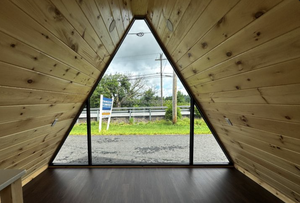 Casa prefabricada pequeña de madera maciza <span class=keywords><strong>directa</strong></span> de fábrica, diseño triangular para Camping, casa de familia y mejora del paisaje, red <span class=keywords><strong>roja</strong></span> - Product Image 4