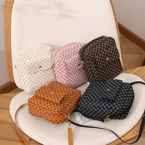 Sac carré pour femme en gros directement de l'usine, sac de téléphone pour femme, sac à bandoulière tendance pour femme, petit sac à l'épaule - Product Image 1