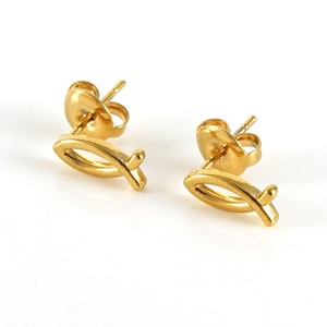 Lot de boucles d'oreilles clous en acier inoxydable plaqué or 18 carats de Dubaï pour femmes, vente en gros, motifs mignons (poisson, fleurs, avion, géométriques) et créoles classiques - Product Image 6