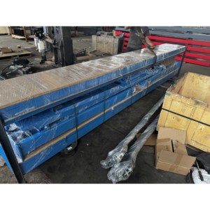 XIANXING Pont élévateur quatre colonnes pour voitures compactes, grands SUV et camions - Capacité 4T, hauteur de levage 1,7 m, entraînement hydraulique, déverrouillage manuel, garantie 10 ans - Product Image 5