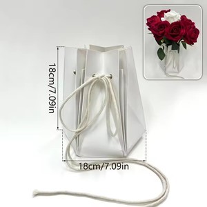 Sac cadeau en <span class=keywords><strong>papier</strong></span> écologique, recyclable et imperméable, avec longue corde, pour transporter des bouquets, idéal pour les fleuristes et les boutiques. - Product Image 4
