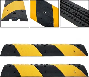 Flexible warning road traffic reflective rubber speed bumps yellow and black synthetic rubber speed bumps