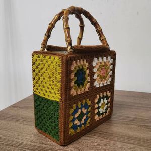 Sac à bandoulière vintage en crochet avec fermeture éclair, en polyester, motif floral patchwork, portable et tendance, idéal pour les vacances - Product Image 5