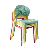 Chaise de salle à manger, mobilier de maison, robuste, stable, design moderne et simple, empilable, dossier épaissi, chaise en plastique pour salon/salle à manger