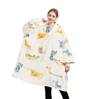 Offre Spéciale nouveau hiver chaud doux Sherpa portable sweat couverture à capuche conception personnalisée surdimensionné deux poches à capuche couverture