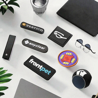Écusson de marque 3D avec logo personnalisé Écusson carré en silicone souple pour accessoires vestimentaires avec écusson de transfert de chaleur à bord coupé pour sacs