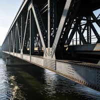 Puente de Arco de Acero de Alta Resistencia para Aplicaciones de Transporte Industrial y Carreteras