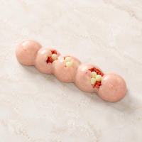 Barres de chocolat croquantes aux fraises et aux billes de tapioca éclatantes, qualité supérieure, vente en gros OEM, collation amusante en vrac, carton de 10 kg, directement de l'usine