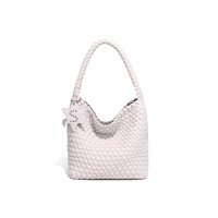 Sac à bandoulière tissé tendance pour femmes et filles, mini sac hobo mignon, sac à main sous le bras avec breloque étoile, idéal pour le quotidien et les voyages