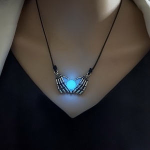 Collares Luminosos de Moda con Colgante de Calavera y Corazón para Mujer, Joyería Brillante para Fiestas y Regalos de Halloween - Product Image 1