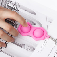 Jouets promotionnels à presser personnalisés mignon doux Pvc caoutchouc Pop Fidget jouet porte-clés pour les enfants