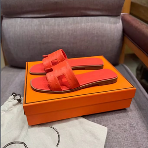 Chaussures de créateur OEM/ODM d'usine, semelles en caoutchouc antidérapantes pour l'extérieur, en cuir véritable, pour femmes, pantoufles de luxe pour voyages - Product Image 4