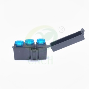 12V <span class=keywords><strong>3</strong></span> Circuitos Mini Fusible Bloque 6353-0157 - Product Image 1