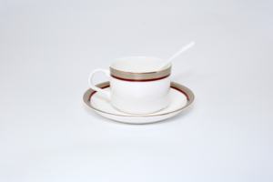Ensemble é<span class=keywords><strong>l</strong></span>égant de tasses à thé en porcelaine fine avec soucoupes et cuillères, bordure dorée et rouge, écologique, durable, de qualité supérieure, marque HIHUI, portable, luxe, pour hôtel - Product Image 5