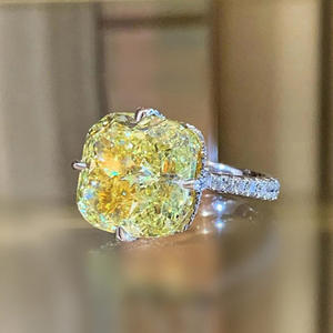 Anello A164 in Oro Bianco con Diamante Taglio Cushion, Diamante Giallo Naturale Fantasia, Gioiello da Donna per Fidanzamento - Product Image 1