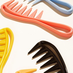 Peigne à pomade à dents larges, léger, de voyage, pour hommes, design rétro, en plastique PP - Product Image 1