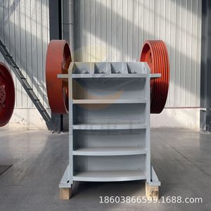 Concasseur à mâchoires portable à moteur électrique pour le broyage des déchets de construction et des galets de rivière - Product Image 4