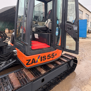 Excavatrice d'occasion Hitachi ZX55 5,5 tonnes, pelle sur chenilles d'occasion en bon état, machine Hitachi pour l'agriculture avec CE EPA - Product Image 3