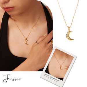 Collar con colgante de luna, chapado en oro de 18 quilates, acero inoxidable con tres piedras de circonita, para mujer, uso diario - Product Image 2