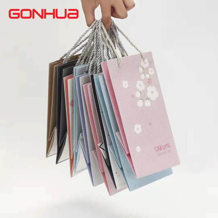 GONHUA卸売カスタムプリント高級衣類リサイクル可能なギフトハンドルショッピング紙袋あなた自身のロゴ