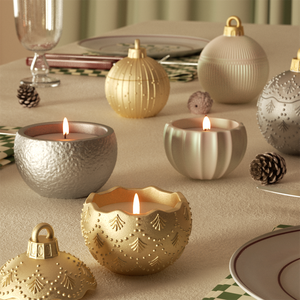 Stampo per ricarica candele in gomma a forma di palla scintillante da 4 oz per decorazioni natalizie domestiche - Product Image 3