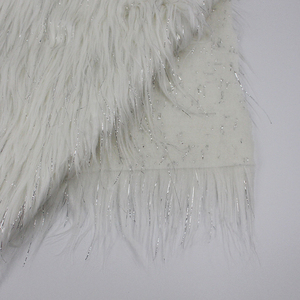 Peluche bouclée blanche de <span class=keywords><strong>tissu</strong></span> de vêtement de fourrure de long Plie avec le jouet de Lurex et les textiles à la maison - Product Image 4