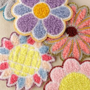 แผ่นปะรูปดอกเดซี่หัวใจปักลายวิบวับสีสันสดใสแบบรีดติด สำหรับตกแต่งหมวกและเสื้อฮู้ด - Product Image 5