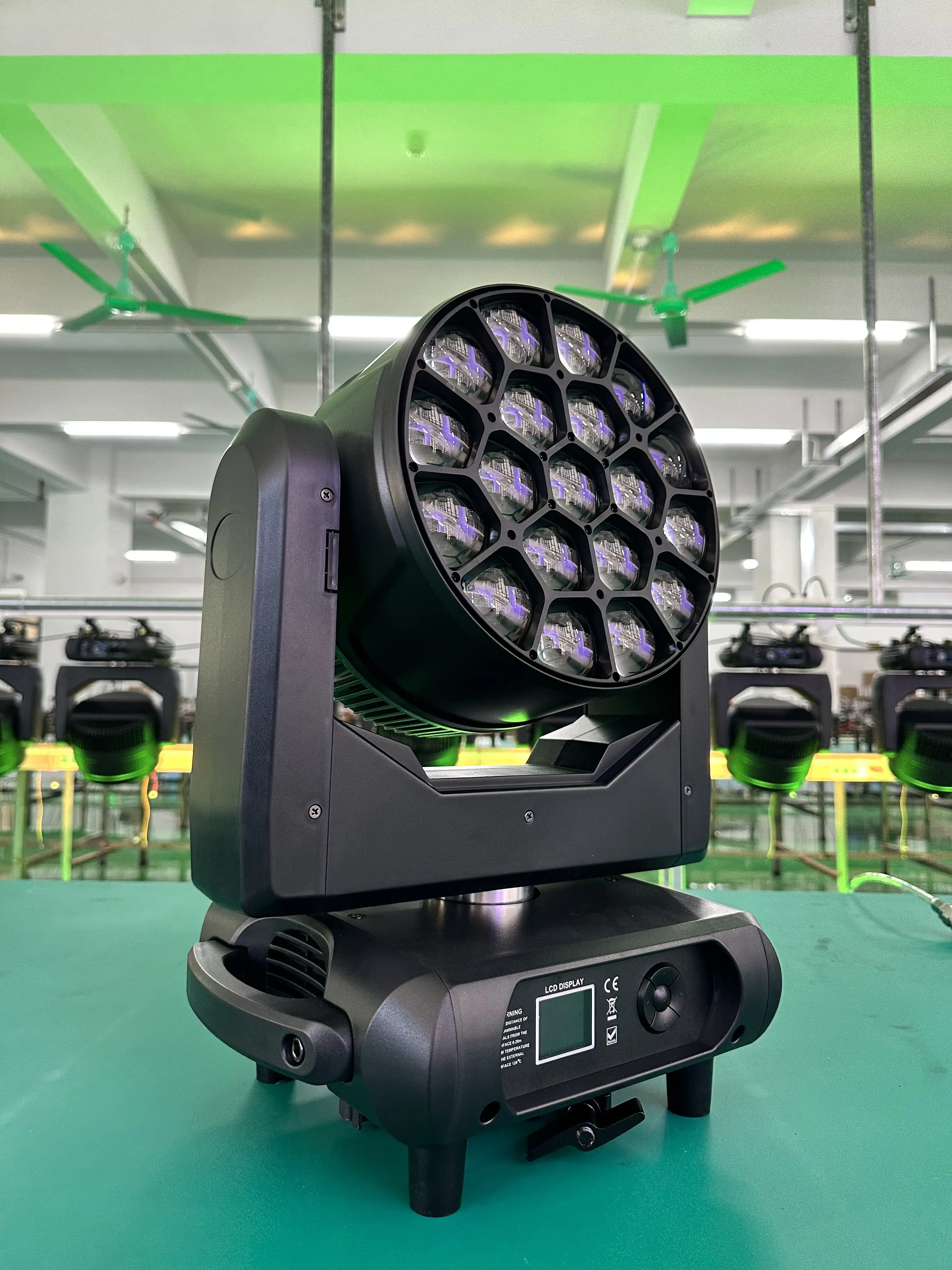 Nieuwe Aankomst Mini 19Pcs 40W Waszoom Bewegend Licht K15 Bijenogen 19*40W Led Moving Head Light