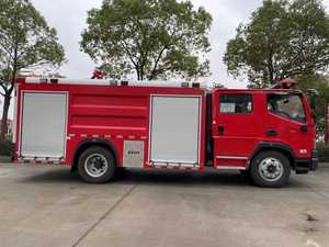 Camion de pompiers haute performance Foton 8000 litres 4x2 à eau et mousse pour interventions d'urgence en port et entrepôt commerciaux - Product Image 4