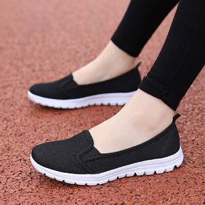 Zapatos deportivos de verano 2025 para mujer, talla grande 35-42, zapatos de tacón de malla transpirable, cierre deslizante, Color sólido para madres mayores que caminan - Product Image 5