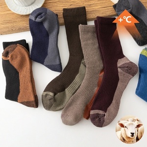 Chaussettes en <span class=keywords><strong>laine</strong></span> <span class=keywords><strong>de</strong></span> <span class=keywords><strong>mouton</strong></span> personnalisées, chaussettes en <span class=keywords><strong>laine</strong></span> mérinos pour femmes, chaussettes d'hiver chaudes, chaussettes <span class=keywords><strong>de</strong></span> ski thermiques antidérapantes, chaussettes <span class=keywords><strong>de</strong></span> randonnée à impression numérique - Product Image 5