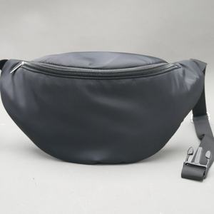 Sac banane/bandoulière en nylon noir premium pour usage quotidien, léger et durable, ODM/OEM, directement de l'usine de sacs à main professionnelle - Product Image 2
