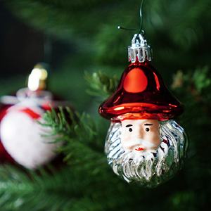 Ensemble de boules de Noël en plastique multicolores et de formes variées pour décorations d'arbre de Noël à la maison et en extérieur - Product Image 5